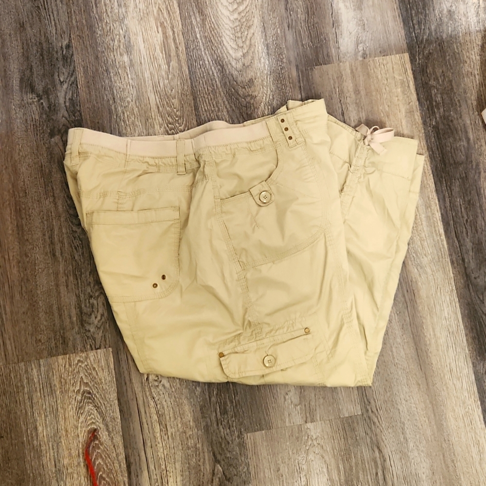 Chico's Khaki Cropped Cargo Size 2.5 Medium Size 14